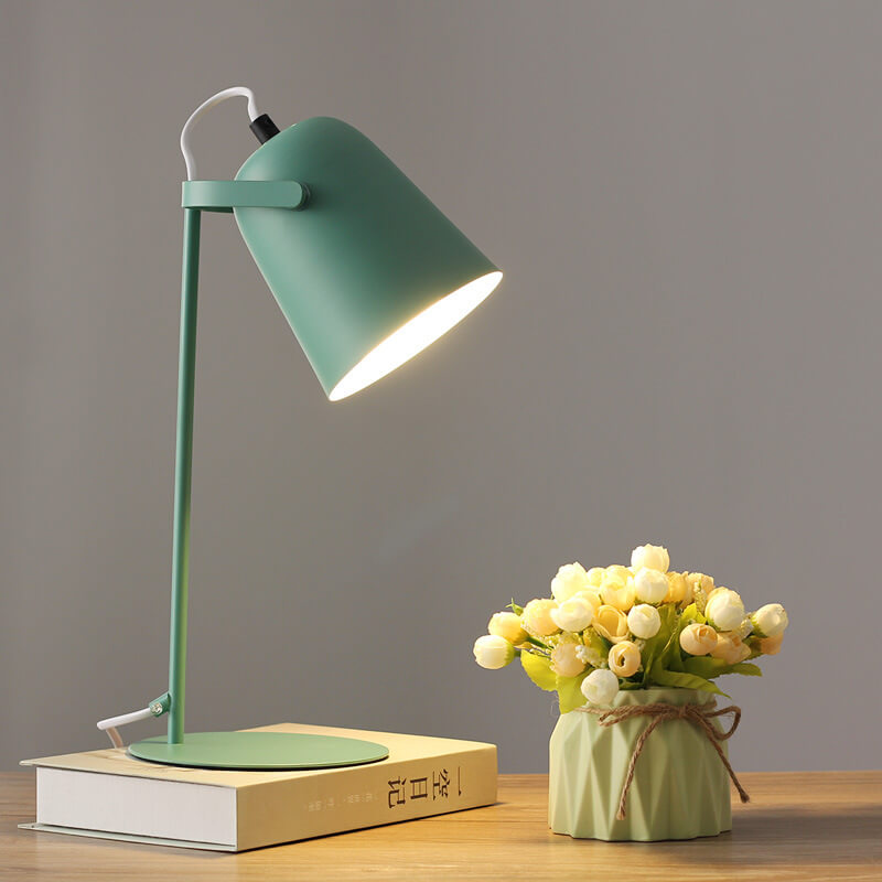 Moderne Bordlampe i Jern med Blødt Lys og Farverigt Design