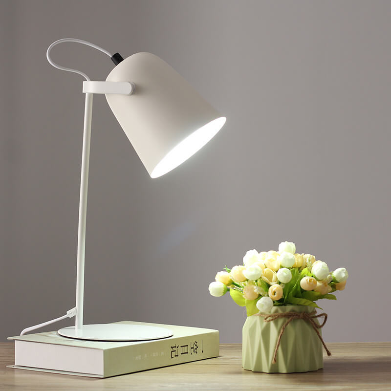 Moderne Bordlampe i Jern med Blødt Lys og Farverigt Design