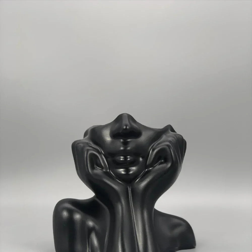 Glad blomkrukkeskulptur