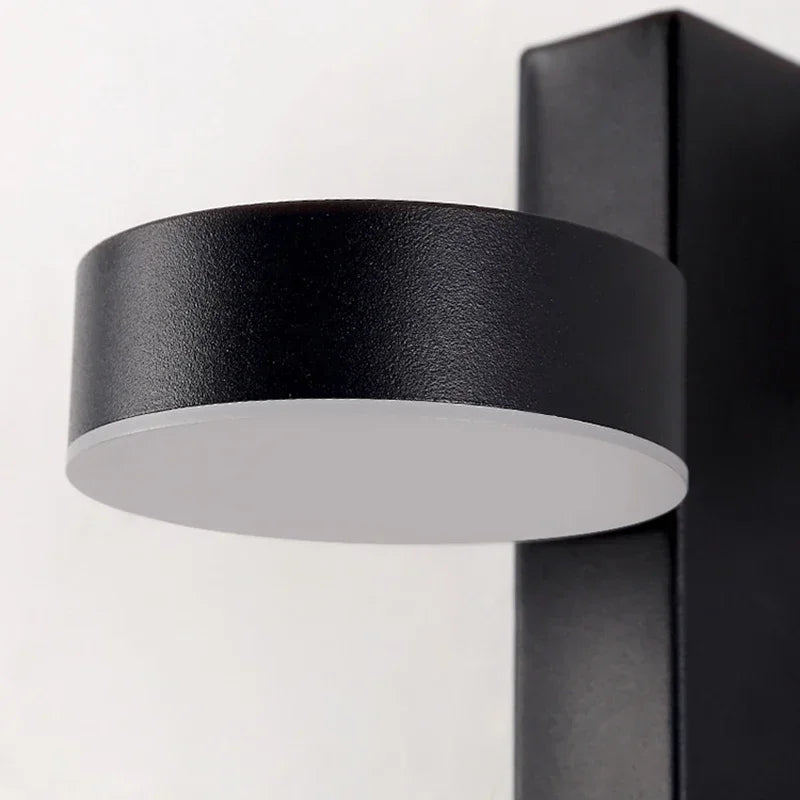 Moderne LED Væglampe med Elegant Design og Praktisk Funktion