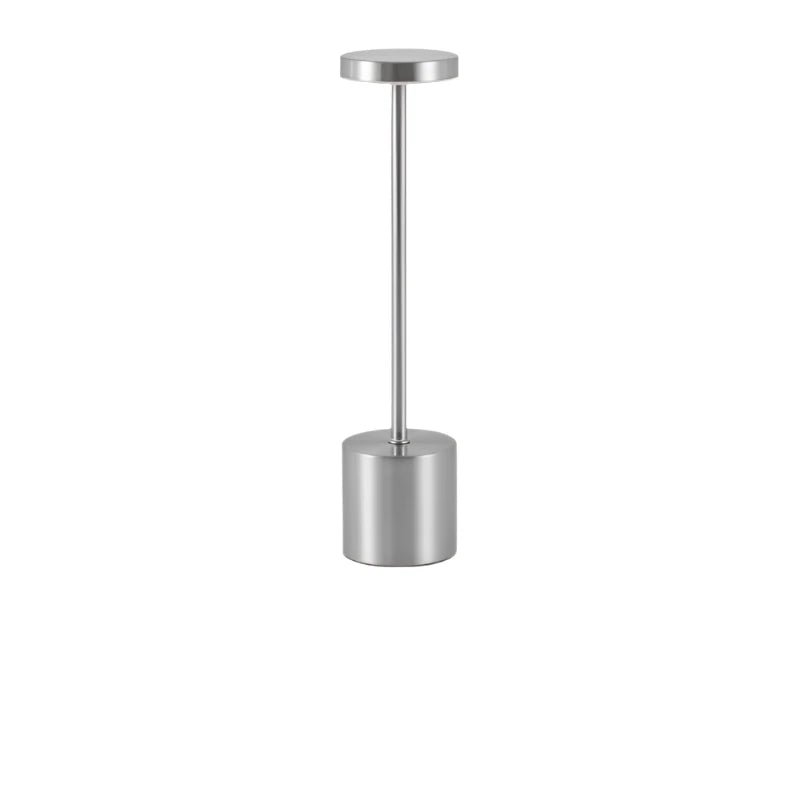 Stilfuld Bordlampe i Kremhvid