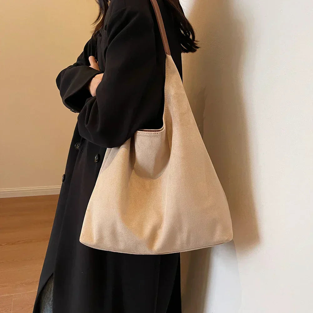 Elegant tygväska i mjukt naturmaterial