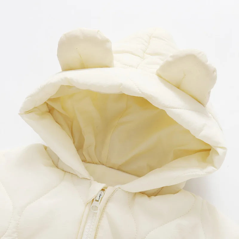 Söt vinteroverall till baby med huva och björnmotiv – mjuk och varm