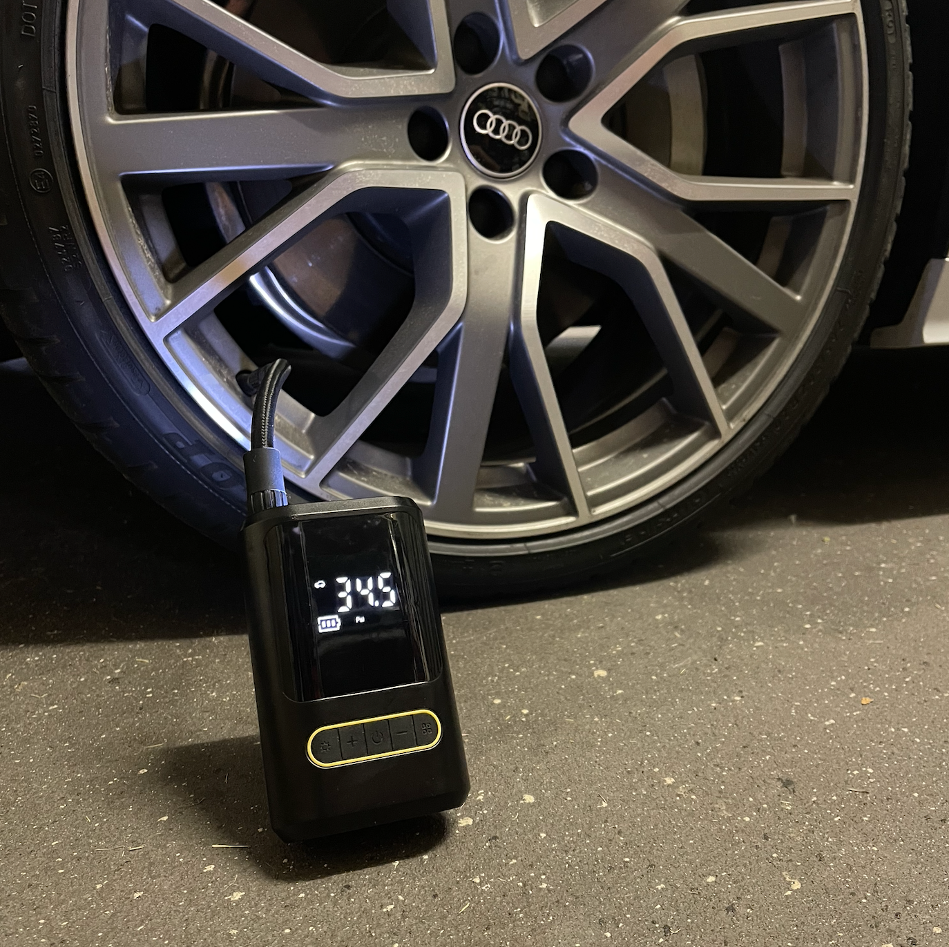 Snygg trådlös laddare med snabb 15W effekt