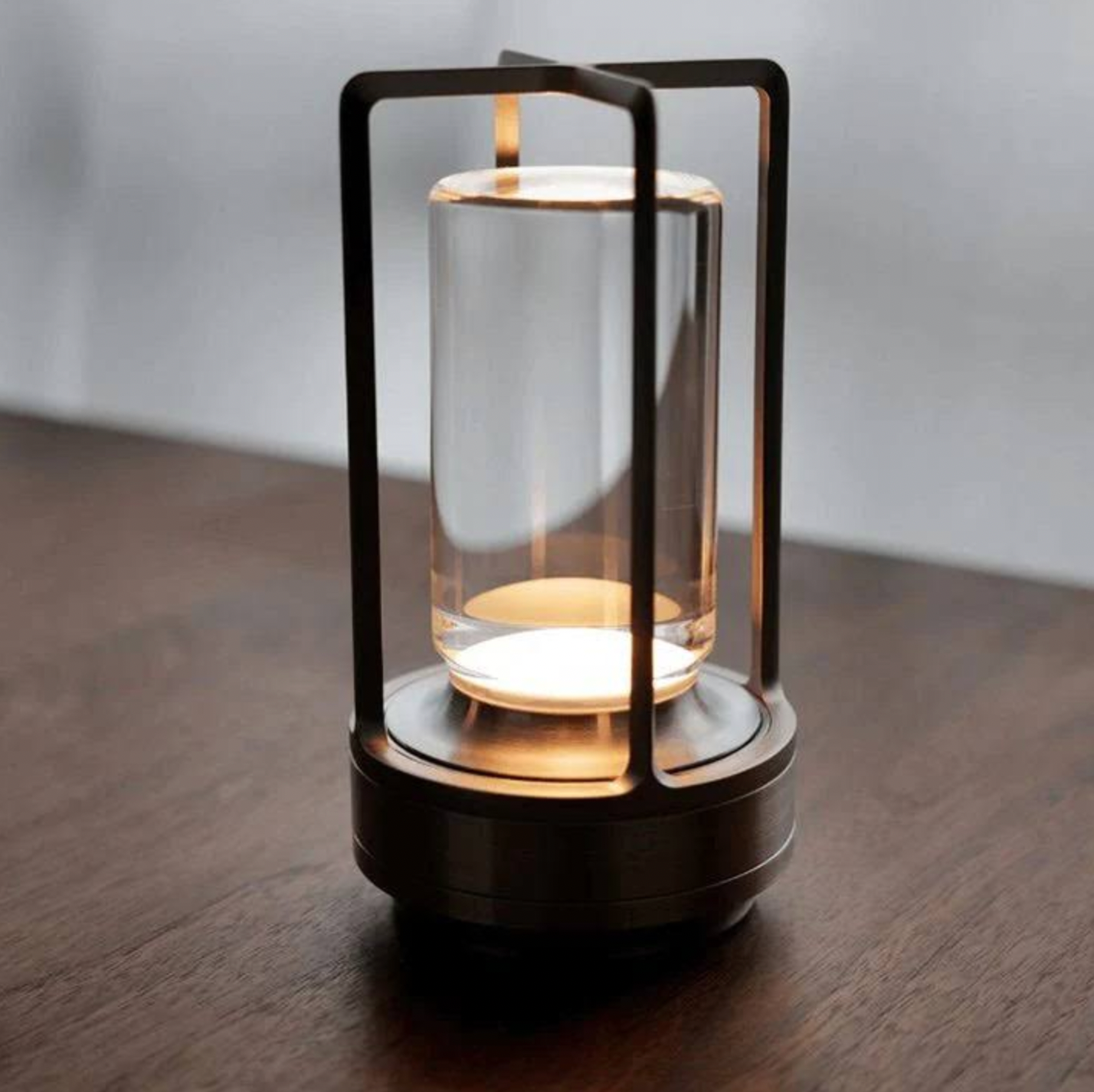 Trådløs Bordlampe med Dæmpbar LED og Elegant Design