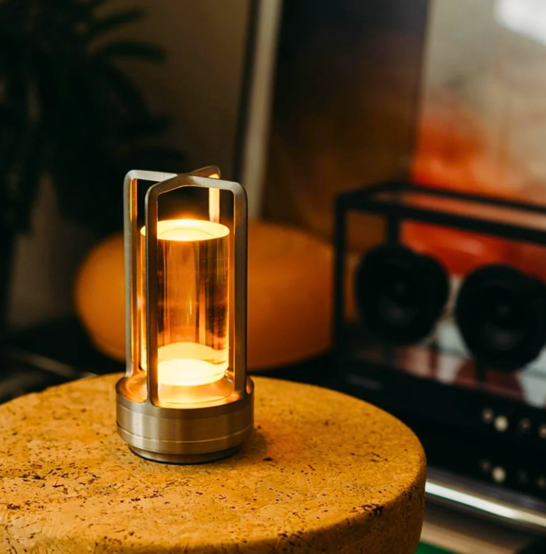 Trådløs Bordlampe med Dæmpbar LED og Elegant Design
