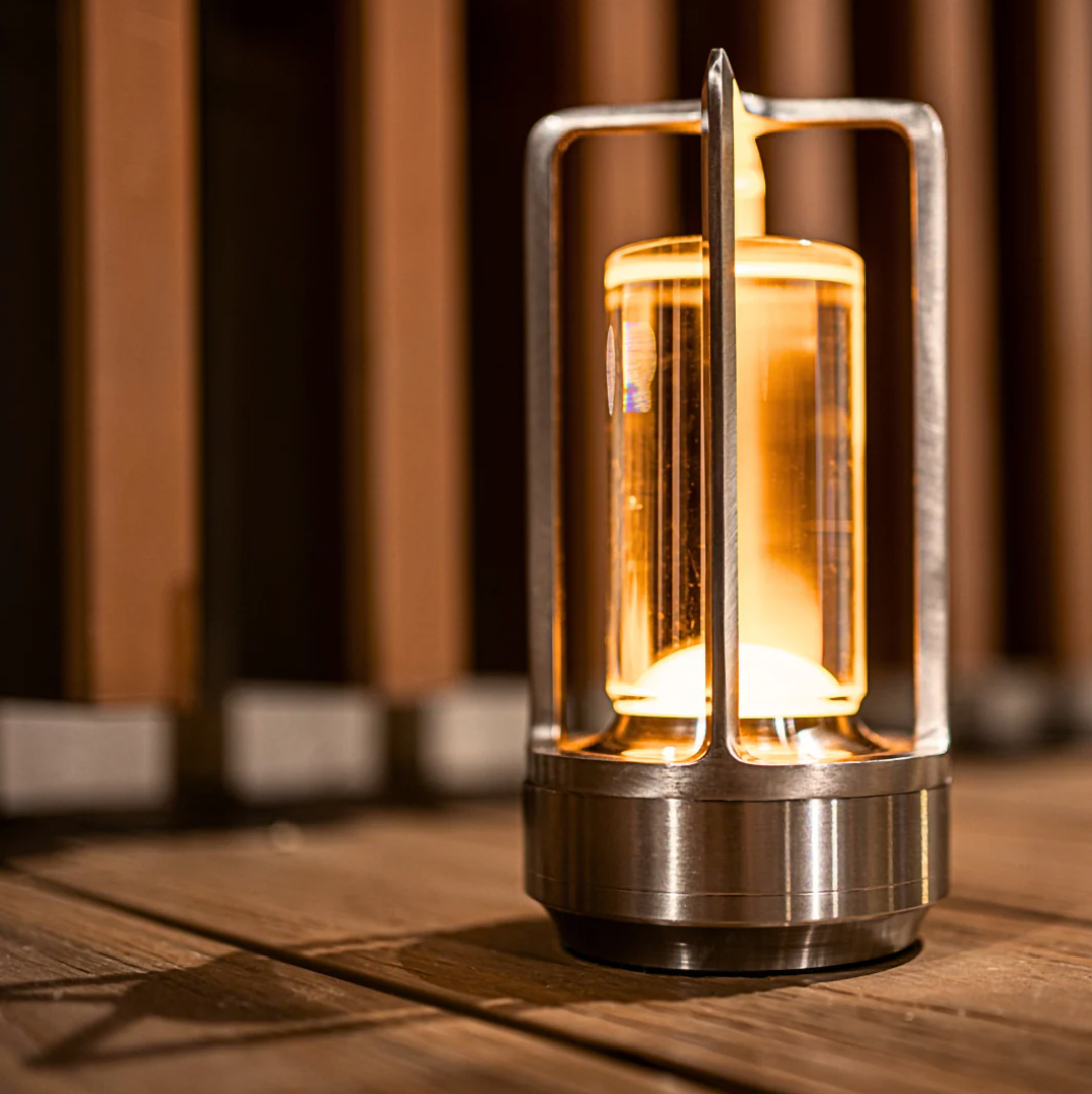 Trådløs Bordlampe med Dæmpbar LED og Elegant Design
