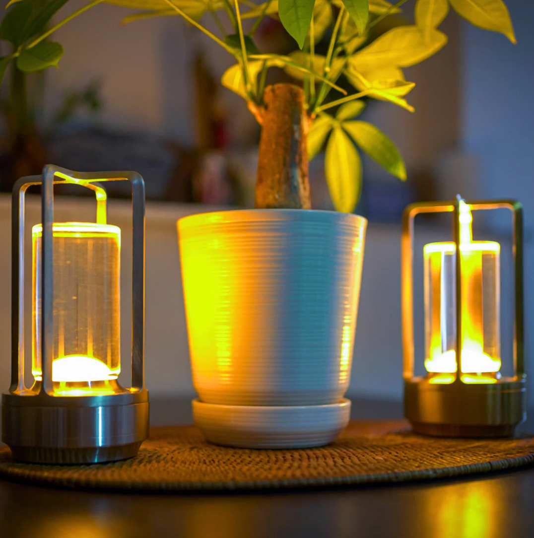 Trådløs Bordlampe med Dæmpbar LED og Elegant Design