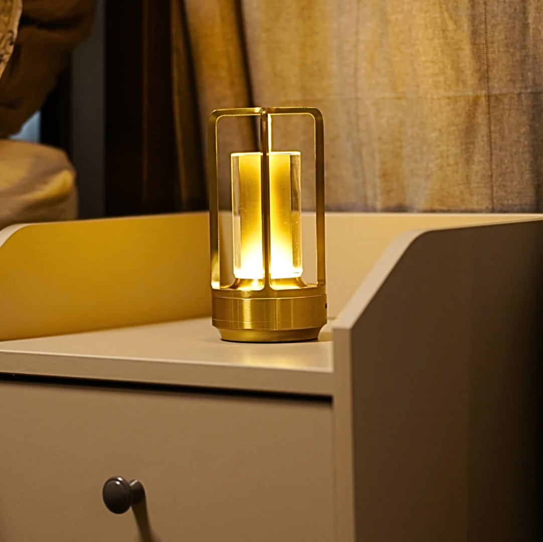 Trådløs Bordlampe med Dæmpbar LED og Elegant Design