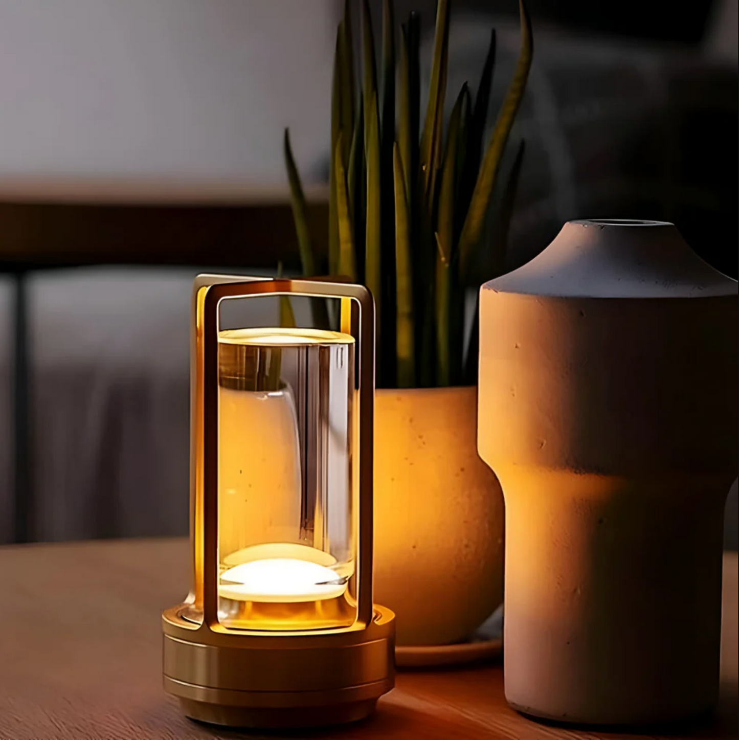 Trådløs Bordlampe med Dæmpbar LED og Elegant Design