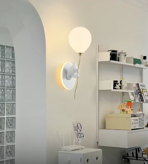 Unik Ballon Væglampe – Skab Hygge i Dit Hjem