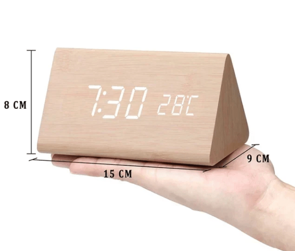 SmartTræ LED Ur – Stemmestyring og Elegant Design til Hjemmet