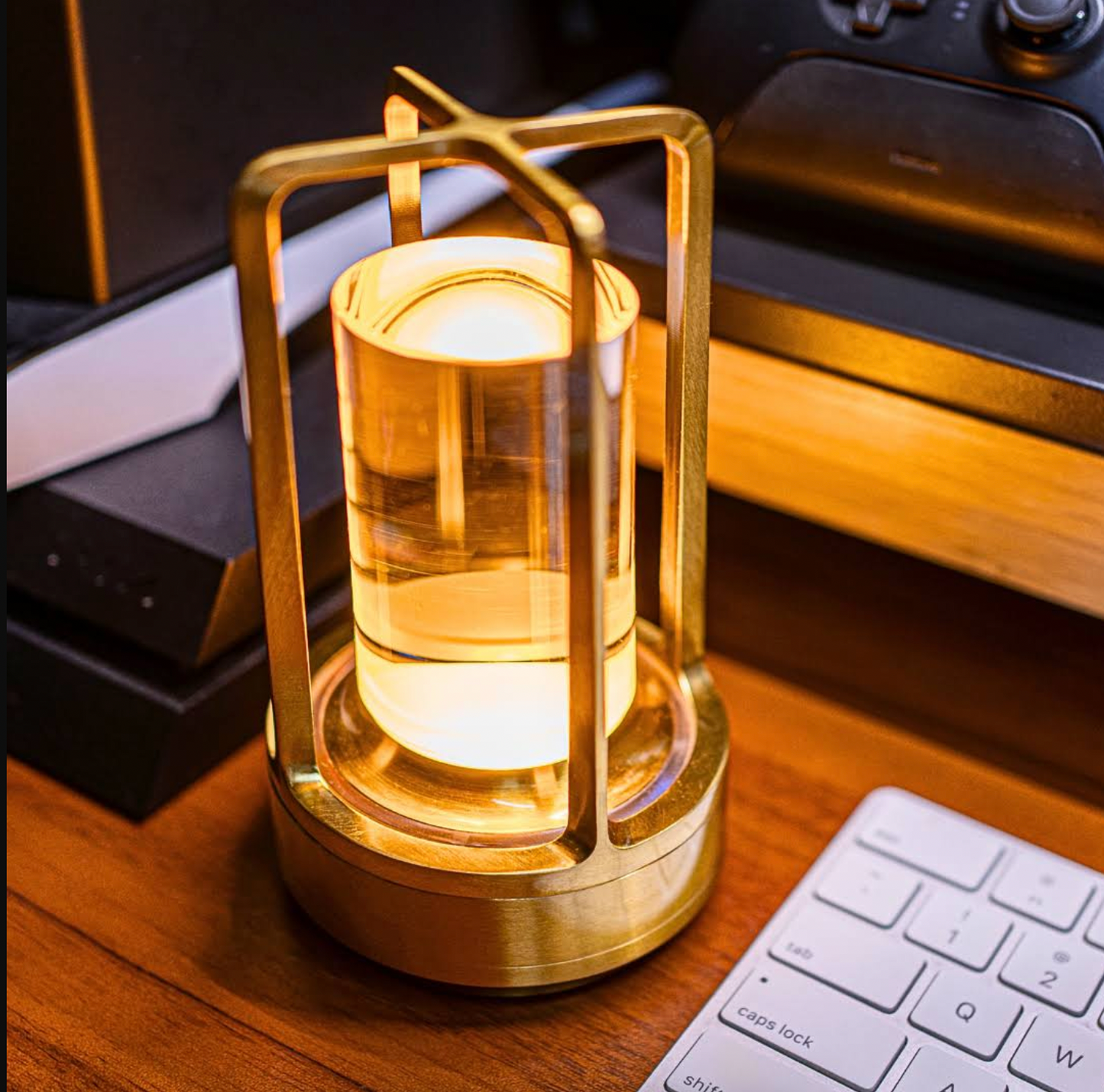 Trådløs Bordlampe med Dæmpbar LED og Elegant Design