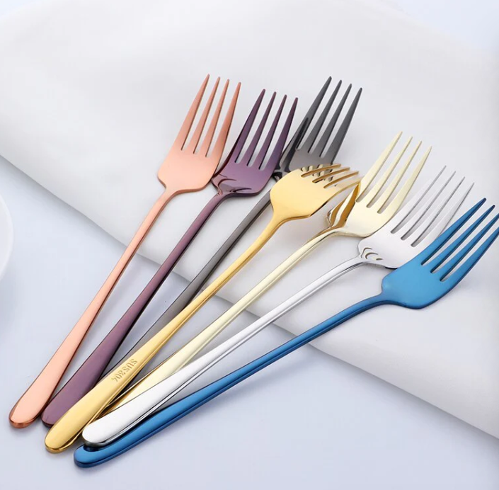 Modernt bestickset i rostfritt stål – Elegant och hållbar gaffel