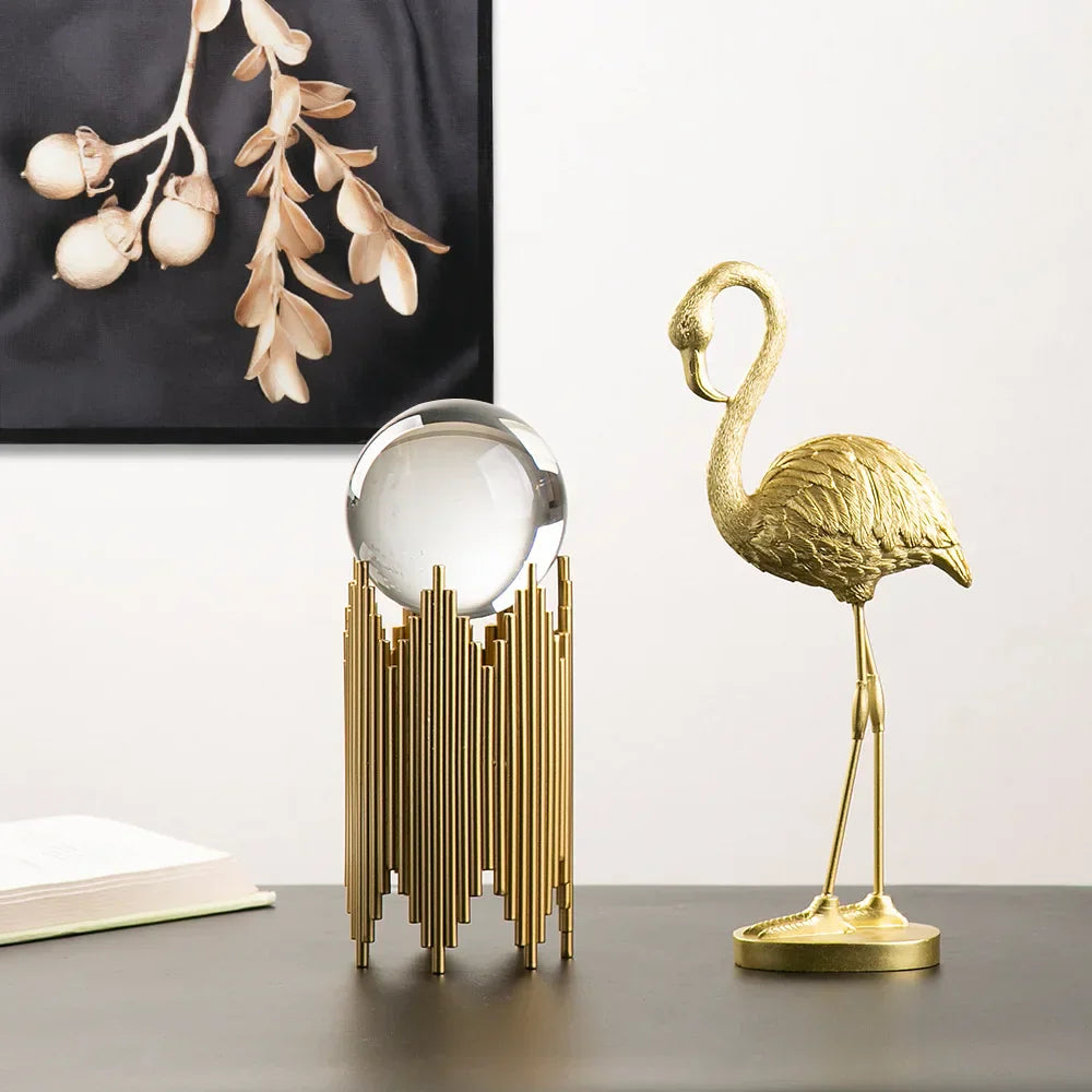 Modern dekoration av flamingofigur i harts