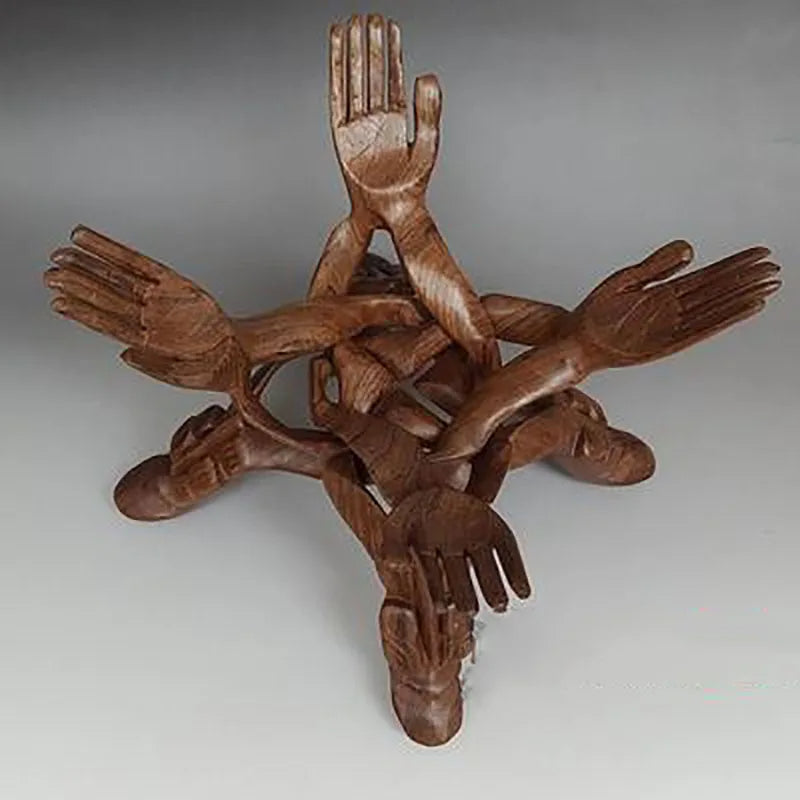 Serene Sculpture Wooden Luck Bearer Serveringsfad