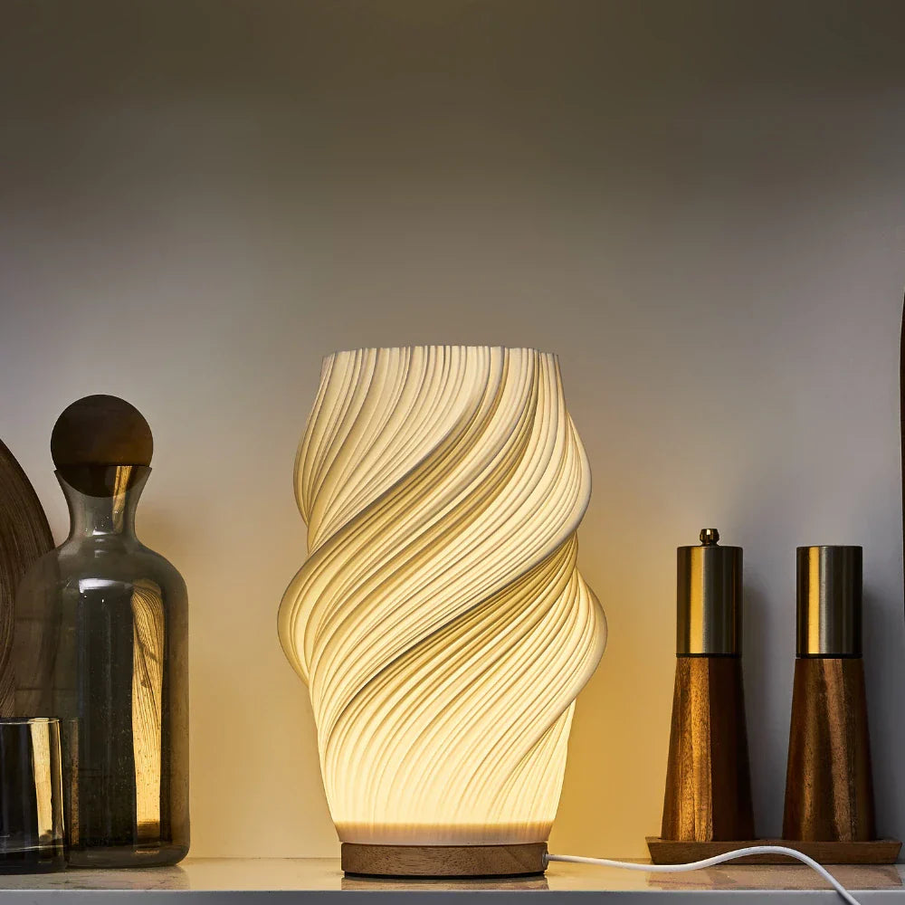 Skulpturel LED Bordlampe med Justerbar Lysstyrke & USB