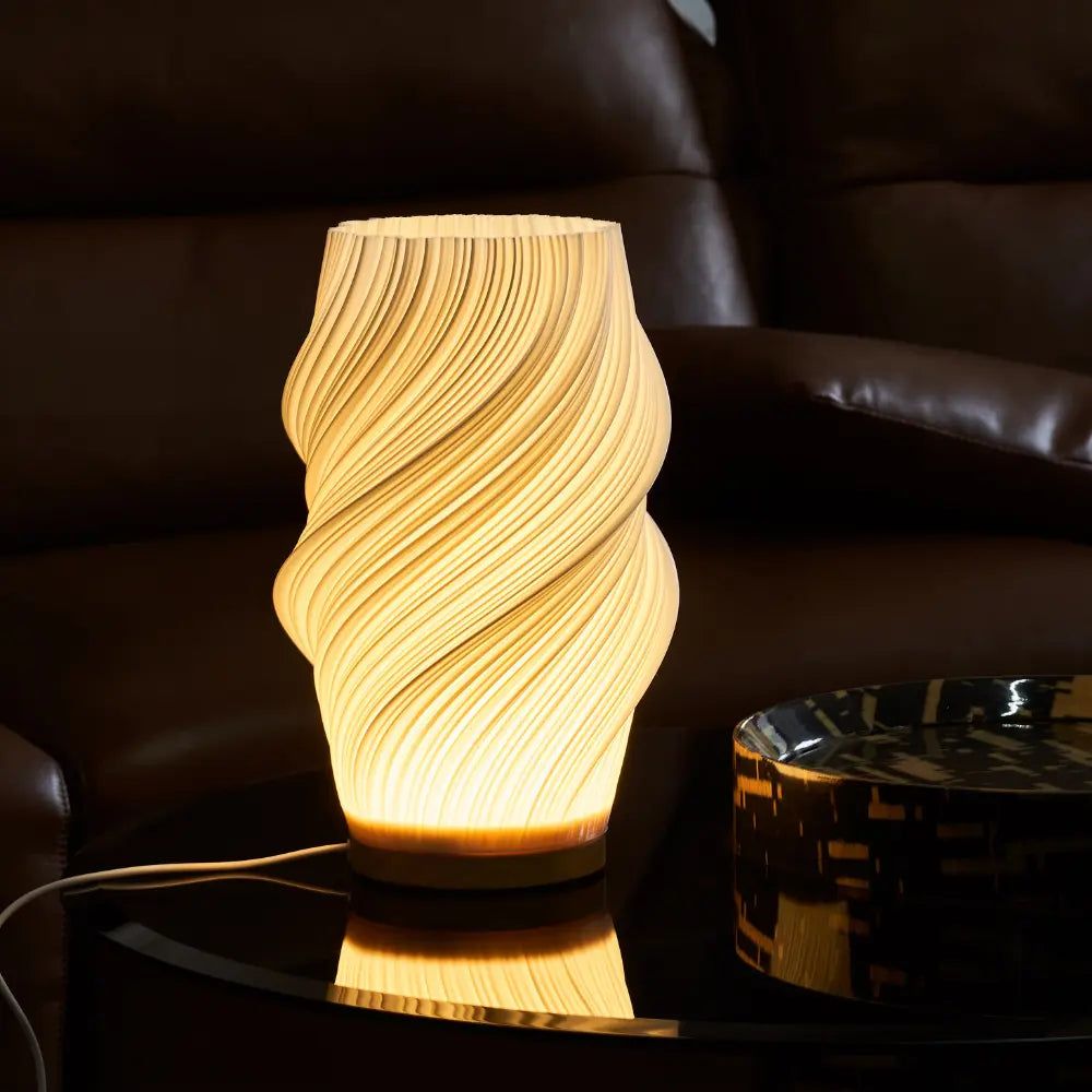 Skulpturel LED Bordlampe med Justerbar Lysstyrke & USB