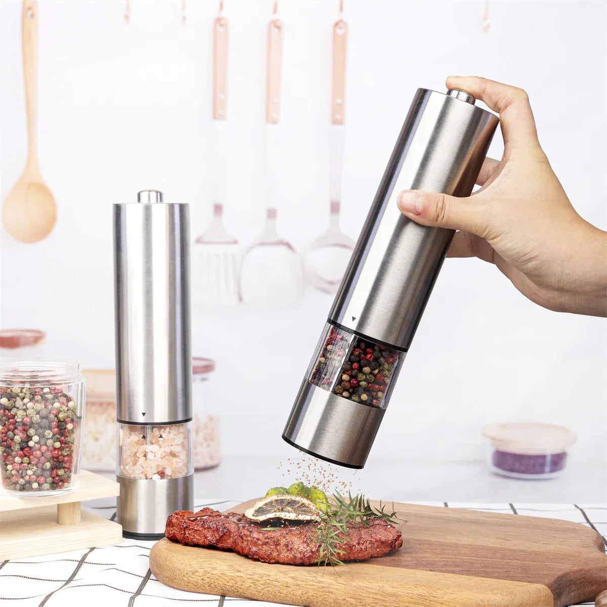 Elegant kvarnset med belysning och stilren design