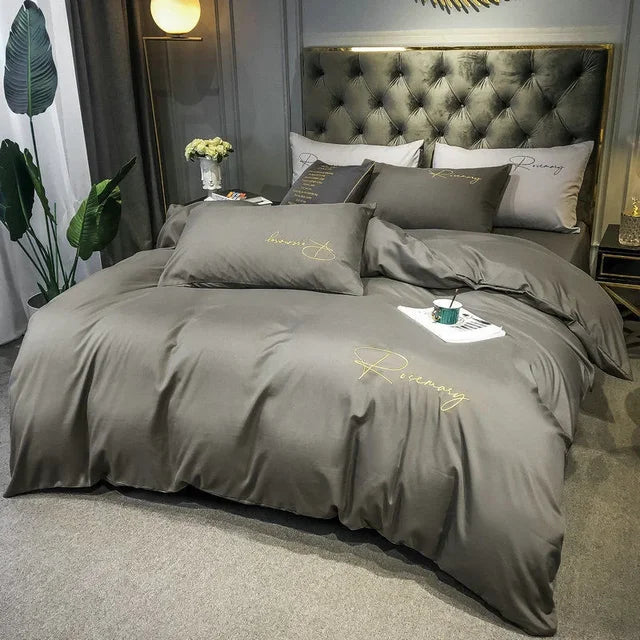 Elegant luksus sengetøj med broderet design