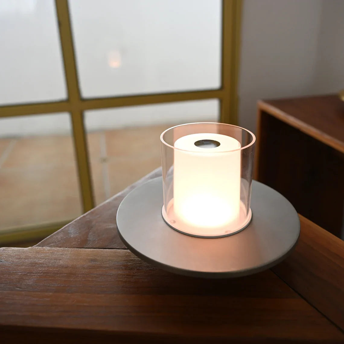 Elegant beröringstyrd bordslampa med justerbar ljusstyrka