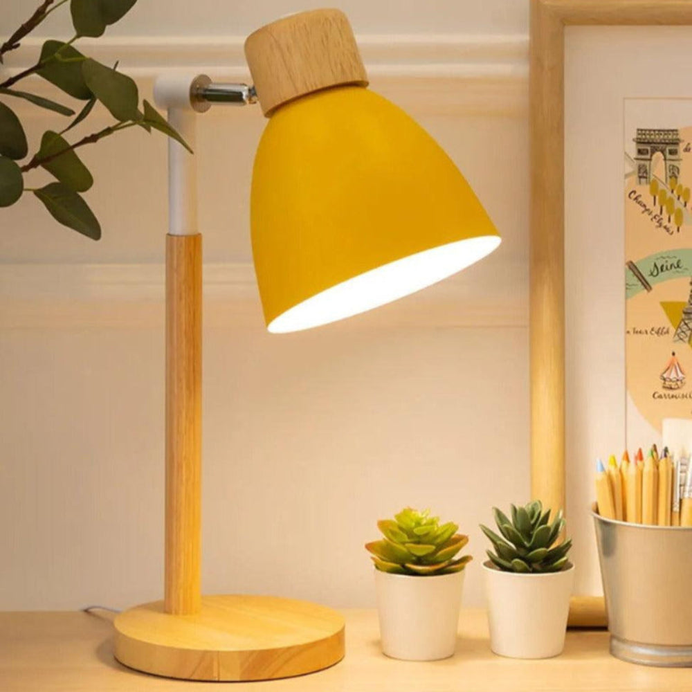 Elegant Bordlampe med Justerbart Lys og Nordisk Design