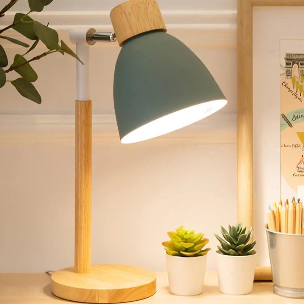 Elegant Bordlampe med Justerbart Lys og Nordisk Design