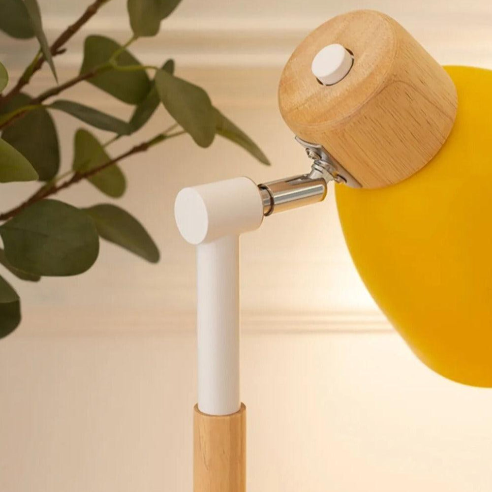 Elegant Bordlampe med Justerbart Lys og Nordisk Design