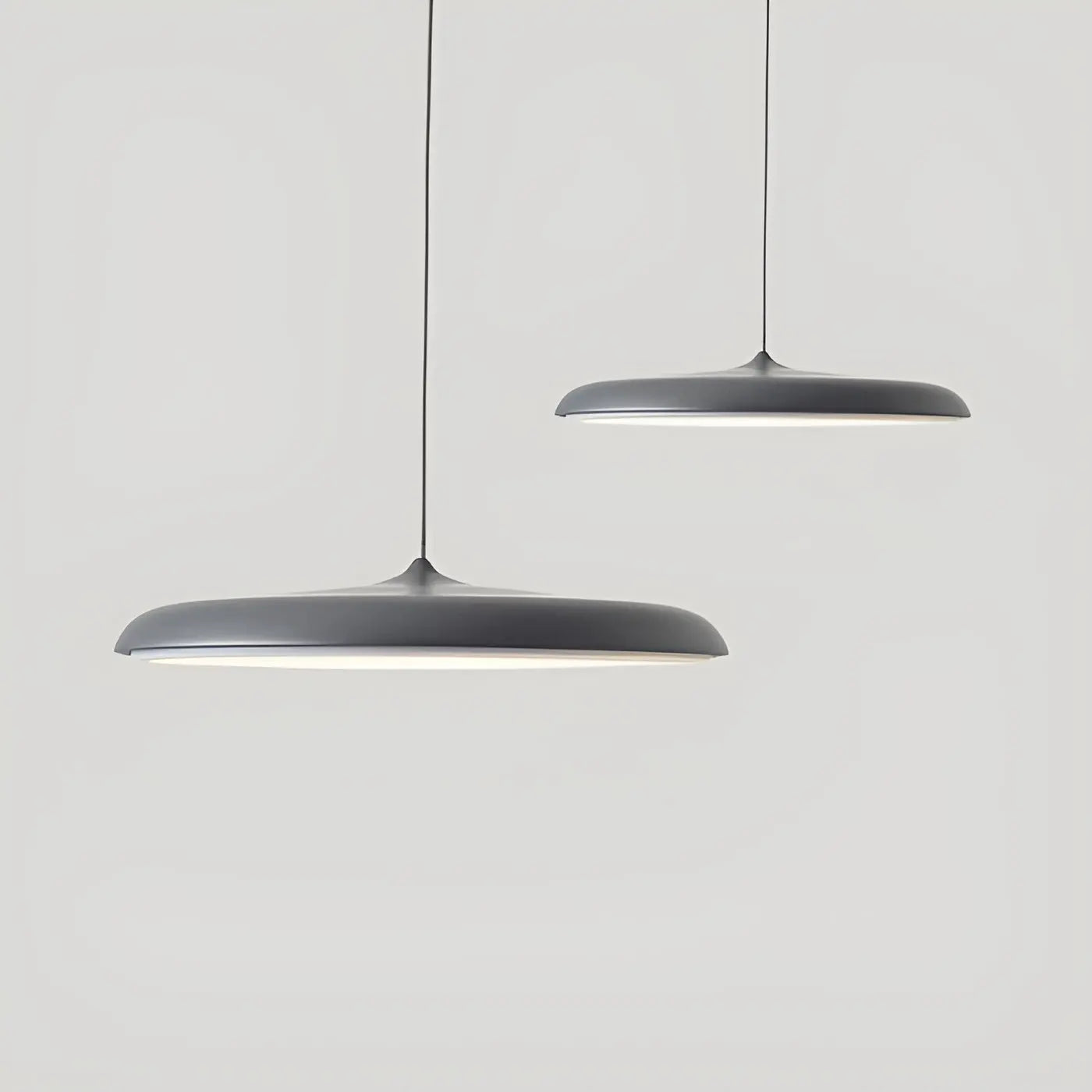 Moderne LED Loftlampe i UFO-Design med Energioptimering