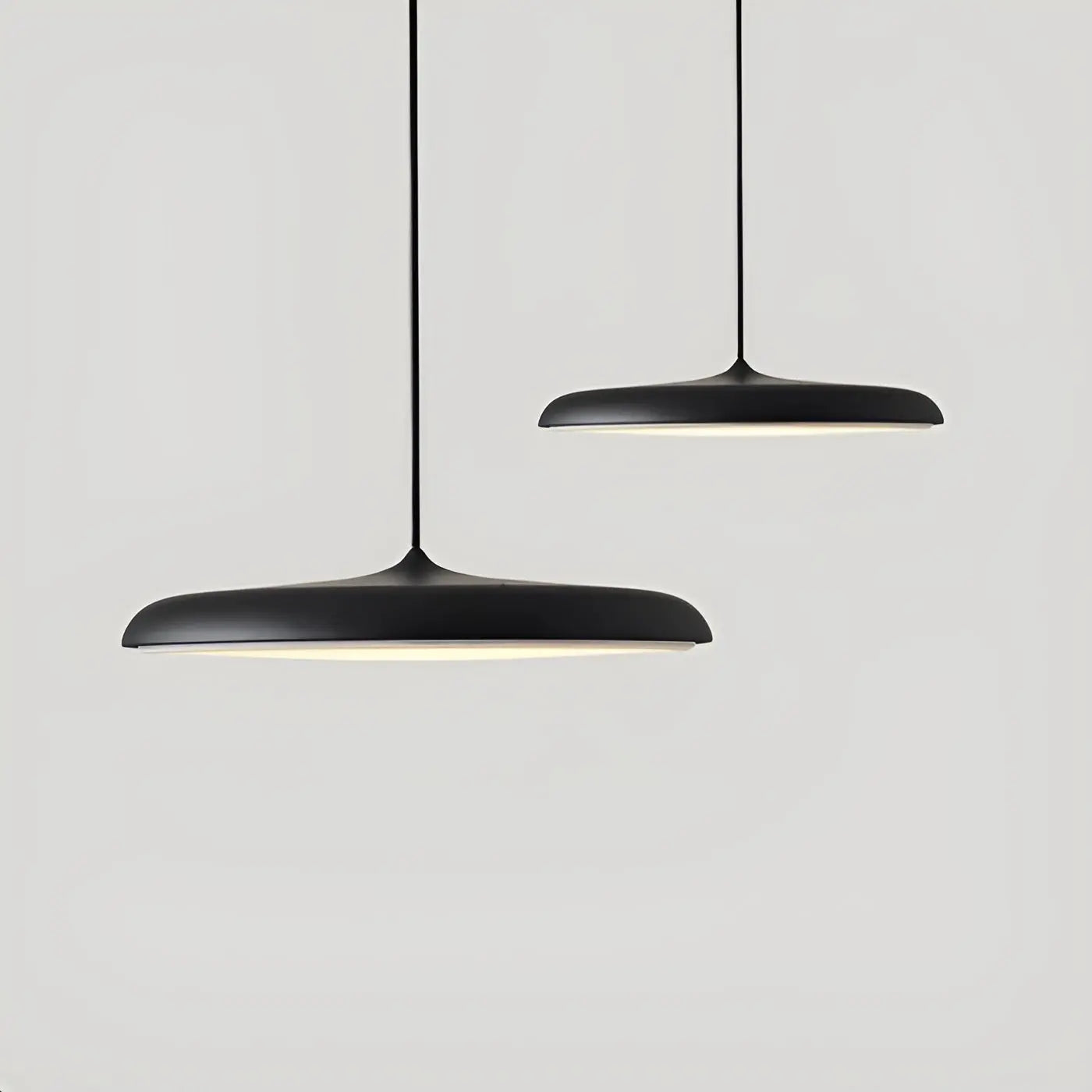 Moderne LED Loftlampe i UFO-Design med Energioptimering