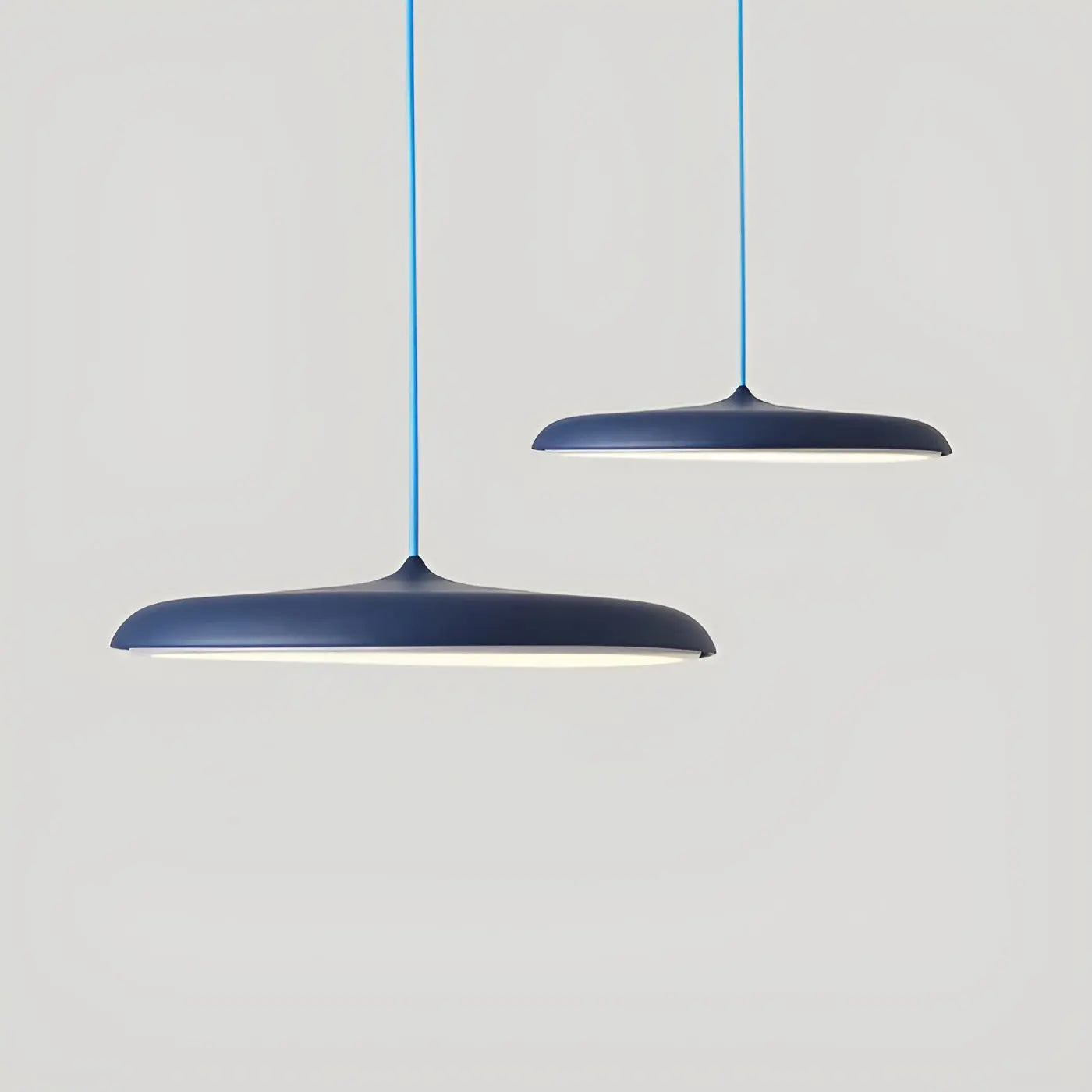 Moderne LED Loftlampe i UFO-Design med Energioptimering