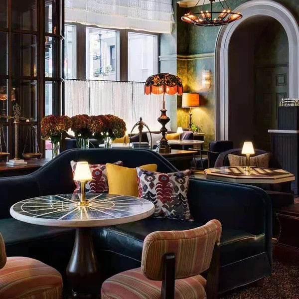 Trådløs Bordlampe med Dæmpbar Funktion og Stofskærm