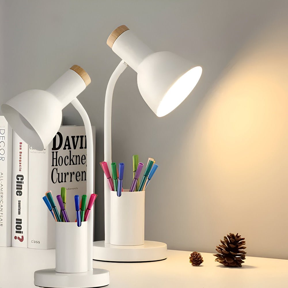 Elegant LED-bordslampa med pennhållare – perfekt för arbetsplatsen