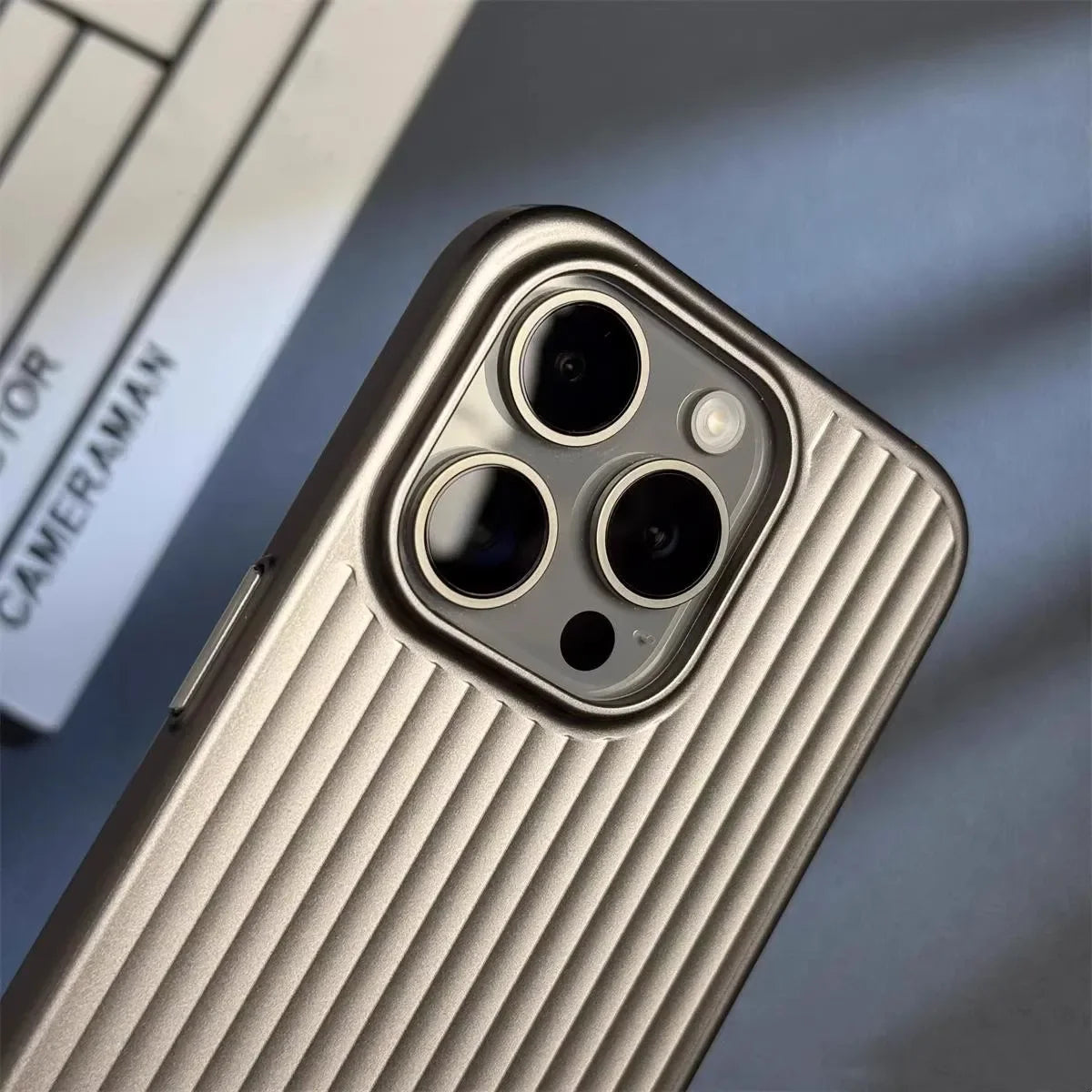 Titanium Cover til iPhone: Slankt Design med Stærk Beskyttelse