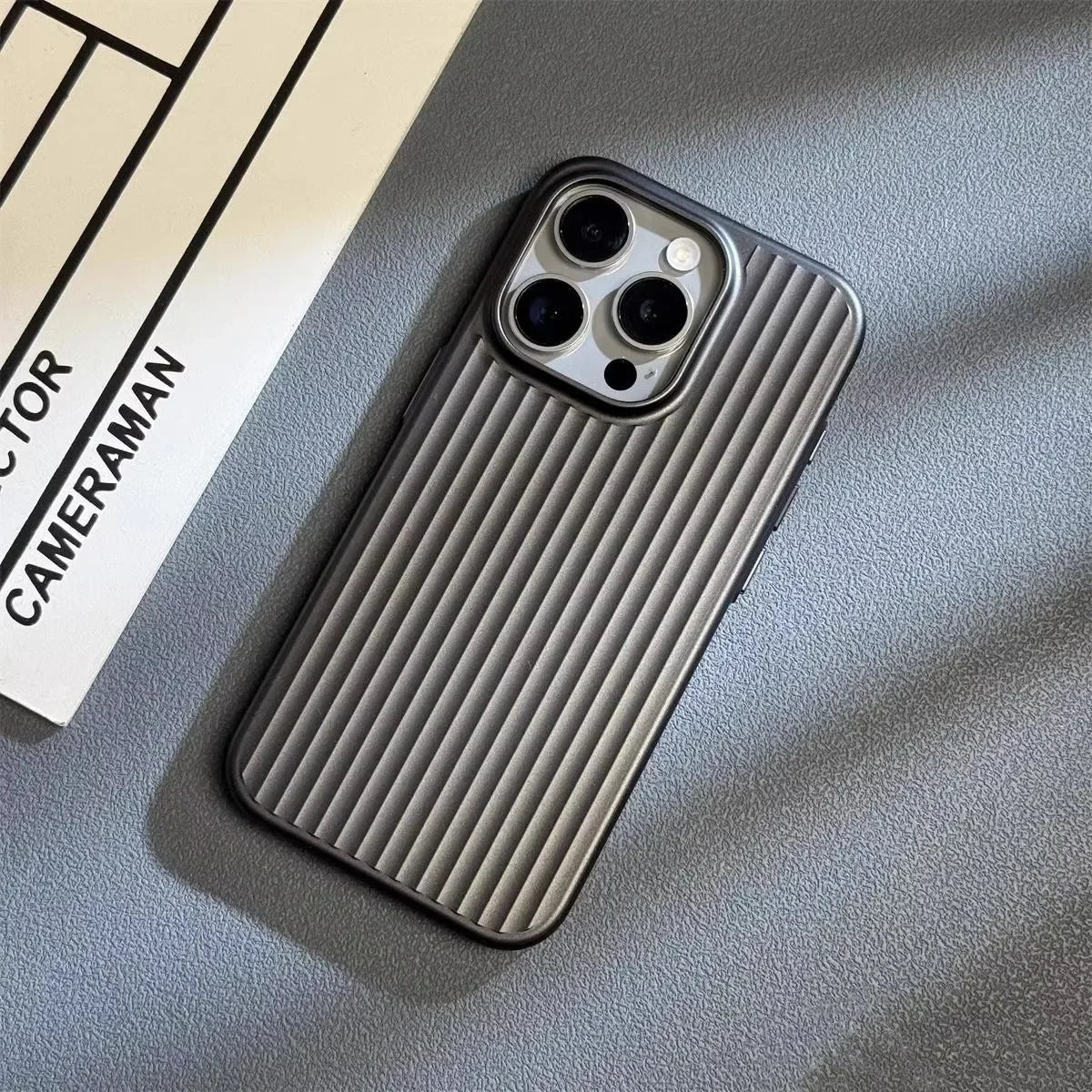 Titanium Cover til iPhone: Slankt Design med Stærk Beskyttelse