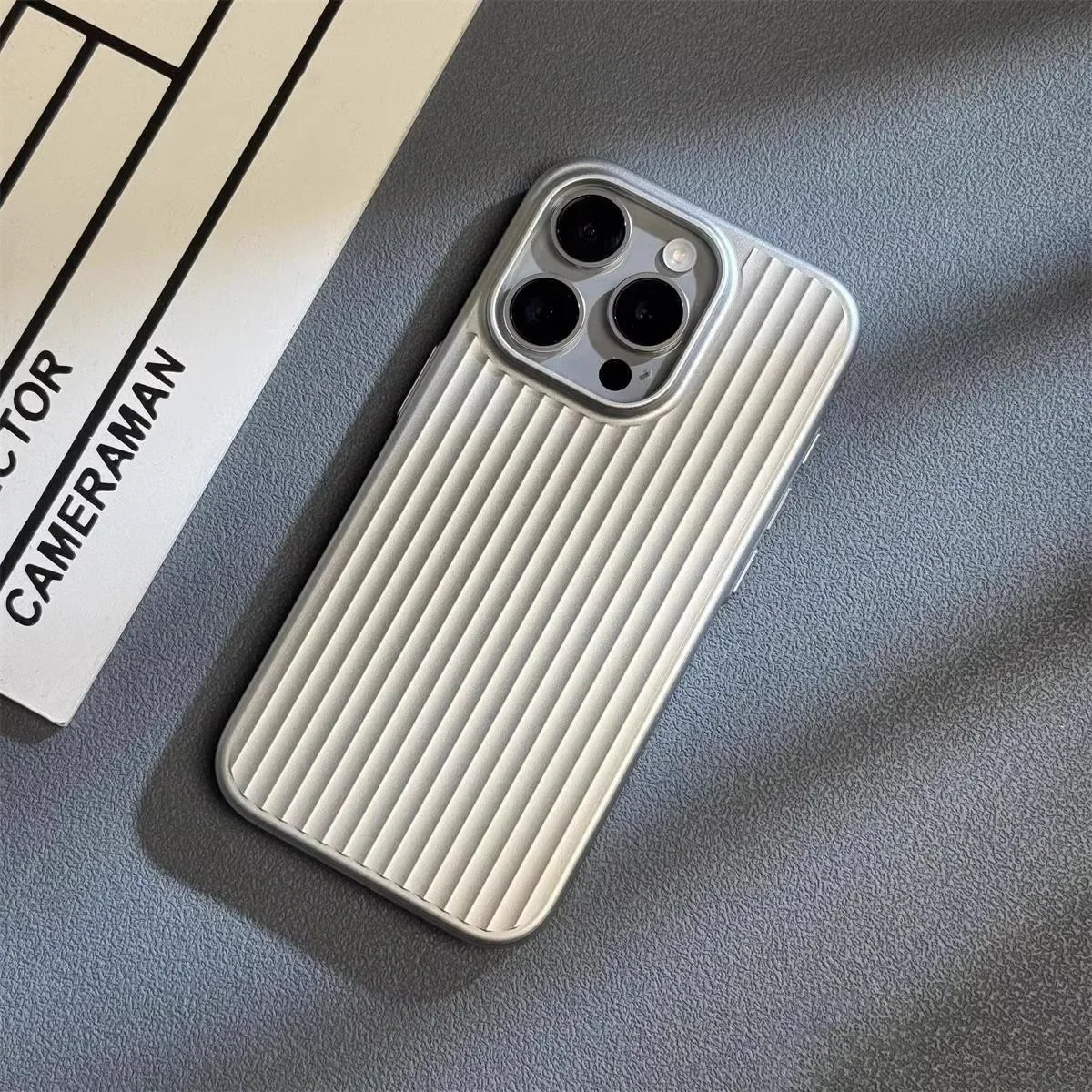 Titanium Cover til iPhone: Slankt Design med Stærk Beskyttelse