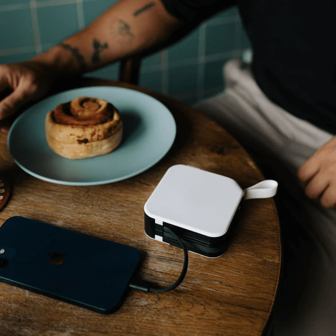 Kompakt Trådløs Powerbank – Hurtig Opladning Uden Kabler
