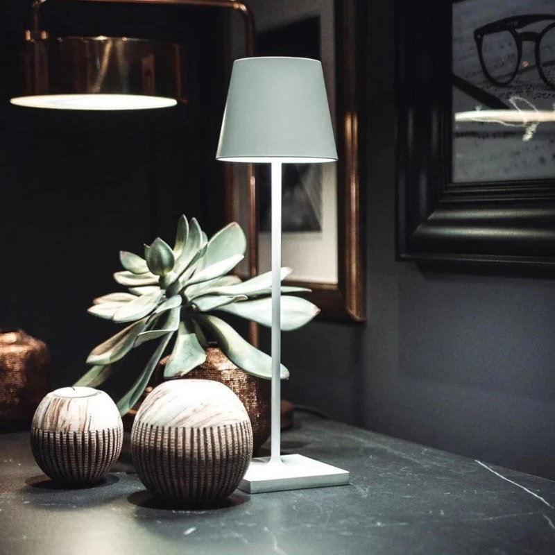 Trådløs LED-lampe med Berøringsfølsom Dæmpning og Vandafvisende Design