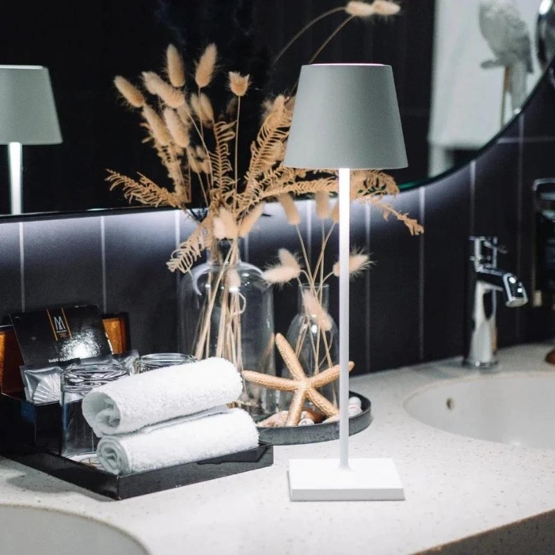 Trådløs LED-lampe med Berøringsfølsom Dæmpning og Vandafvisende Design