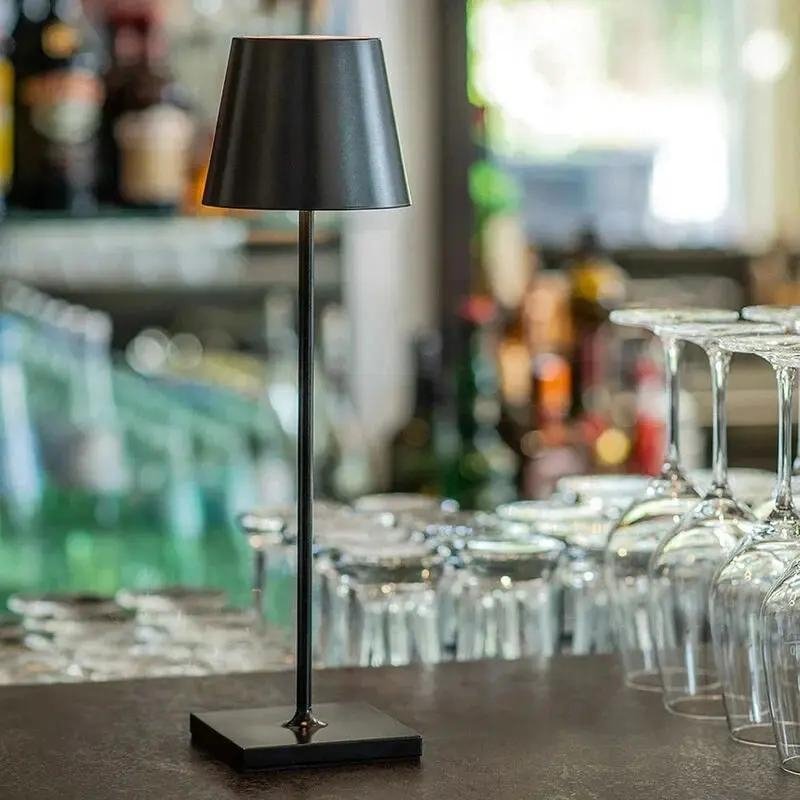 Trådløs LED-lampe med Berøringsfølsom Dæmpning og Vandafvisende Design