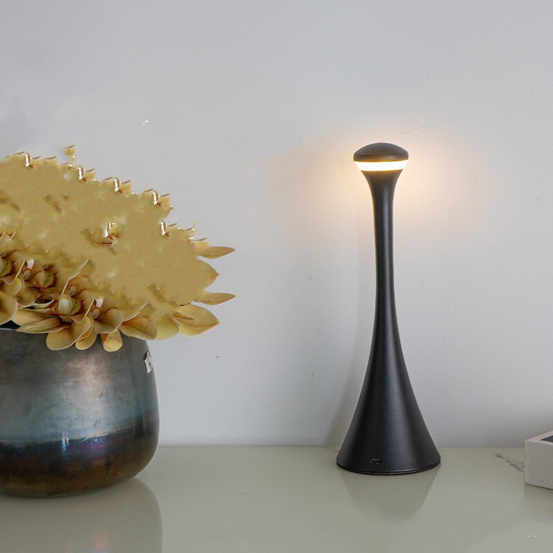 Snygg Uppladdningsbar Bordslampa med Trådlös Frihet