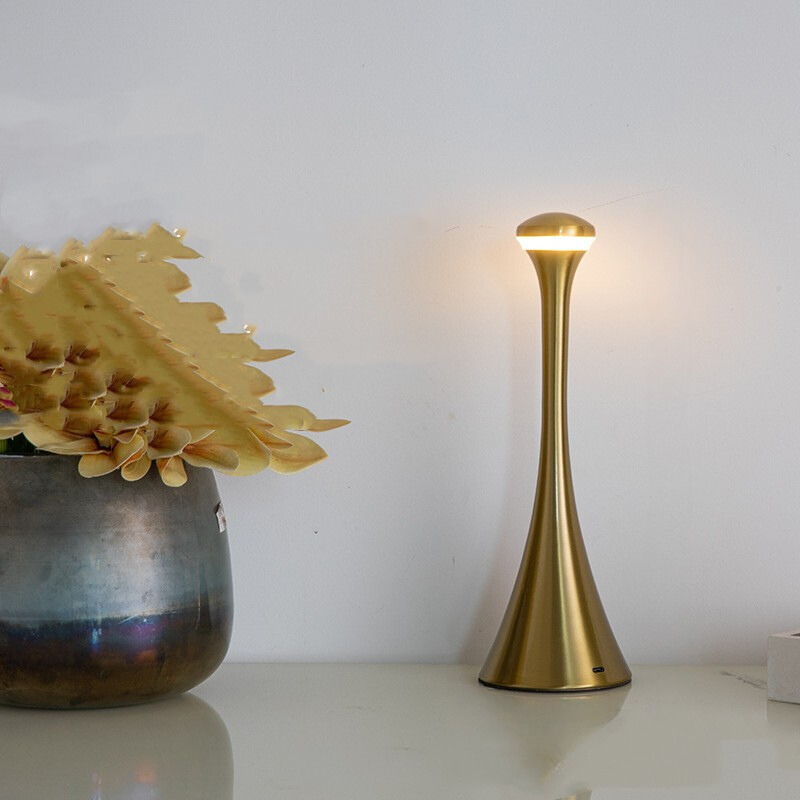 Snygg Uppladdningsbar Bordslampa med Trådlös Frihet