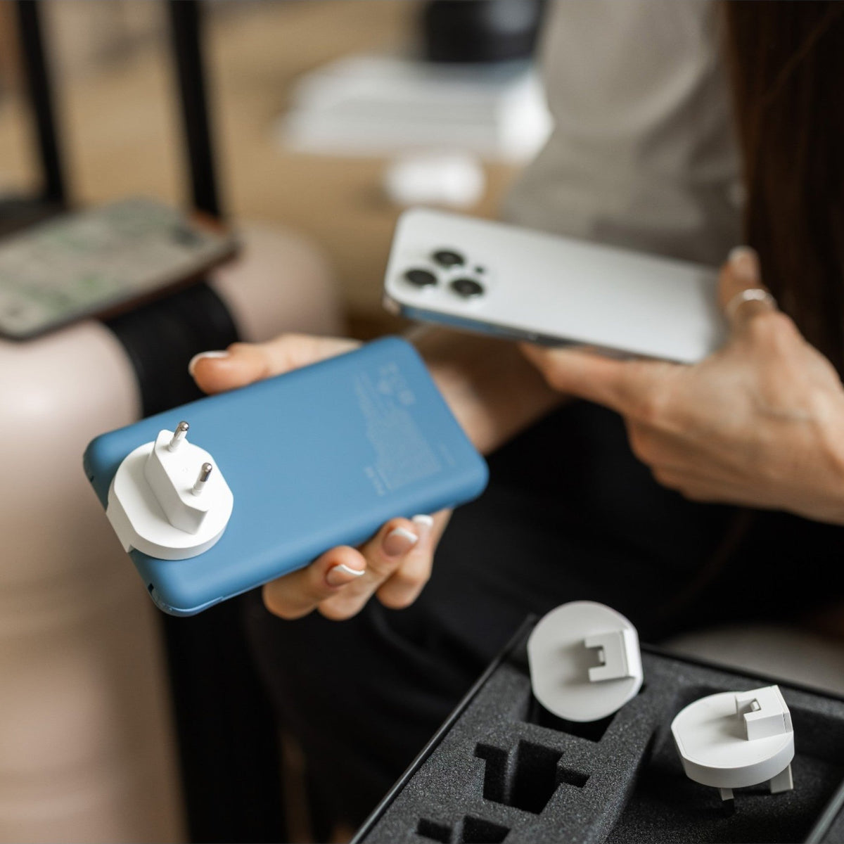 10.000 mAh Powerbank med Reiselader | 5-i-1 Qi Oplader med kabler