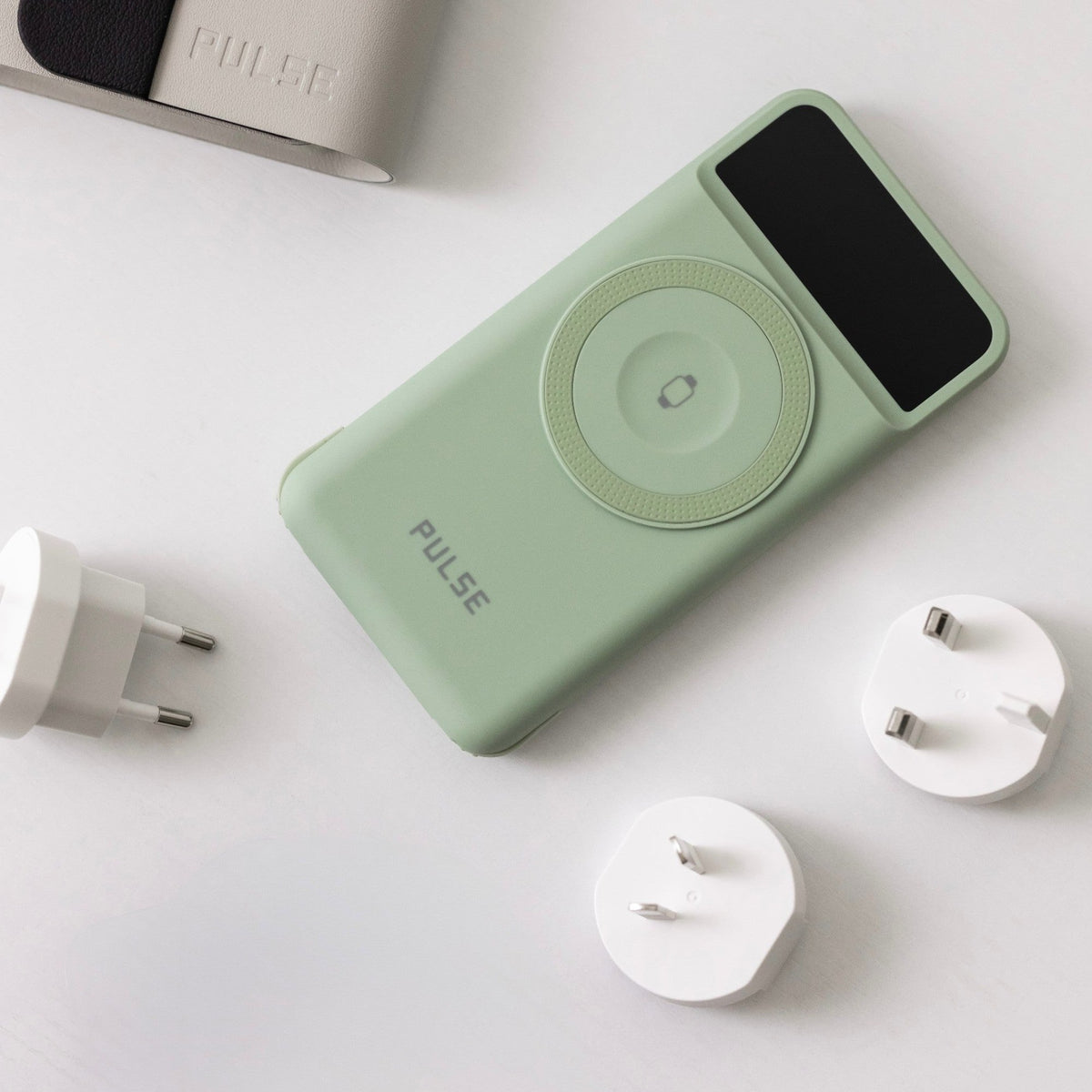 10.000 mAh Powerbank med Reiselader | 5-i-1 Qi Oplader med kabler