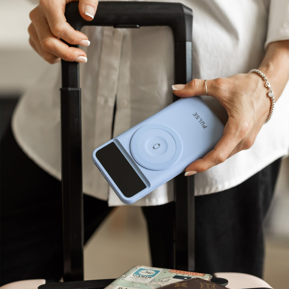 10.000 mAh Powerbank med Reiselader | 5-i-1 Qi Oplader med kabler