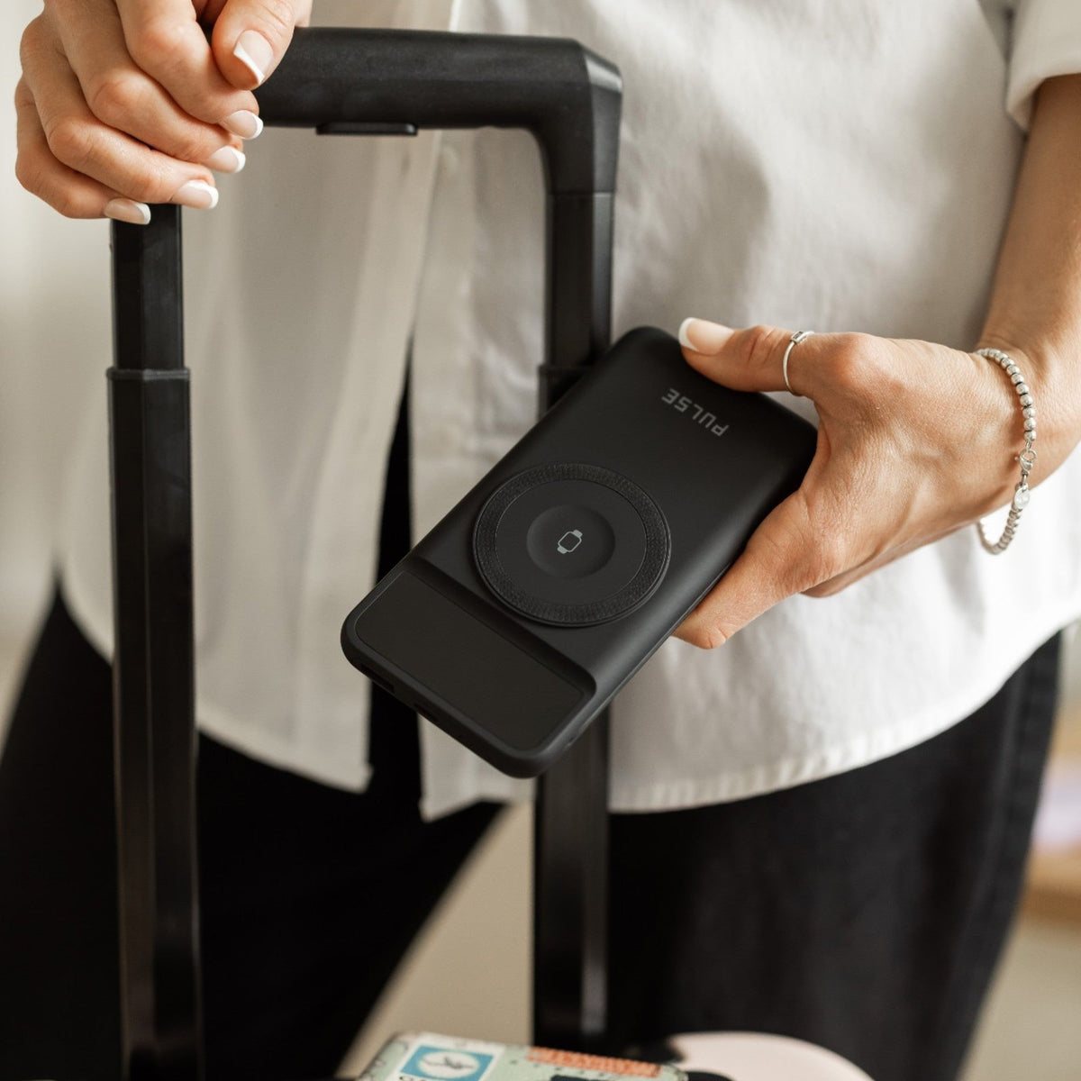 10.000 mAh Powerbank med Reiselader | 5-i-1 Qi Oplader med kabler