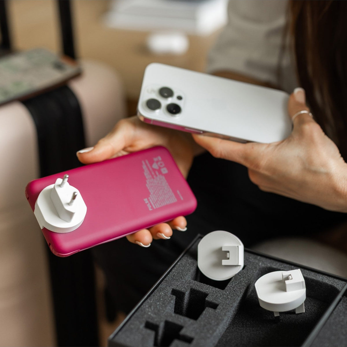10.000 mAh Powerbank med Reiselader | 5-i-1 Qi Oplader med kabler