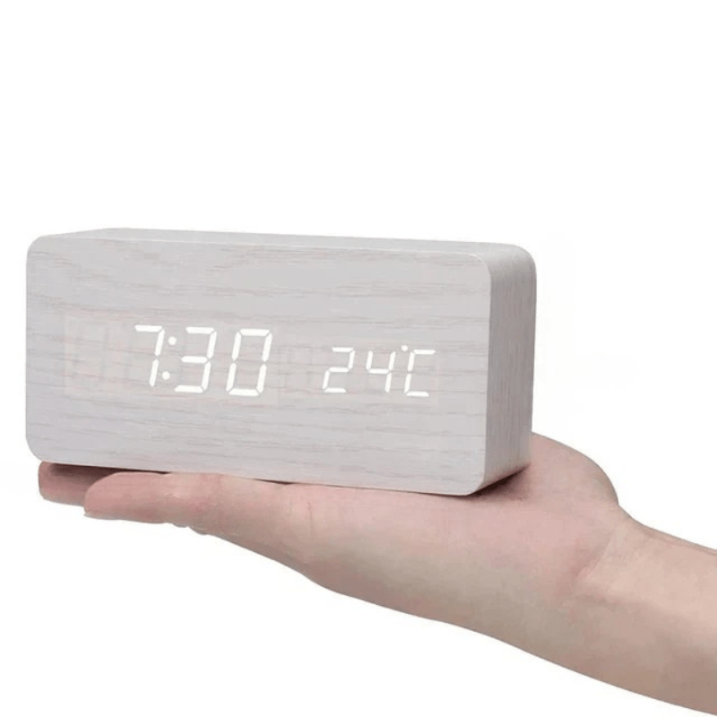 SmartTræ LED Ur – Stemmestyring og Elegant Design til Hjemmet