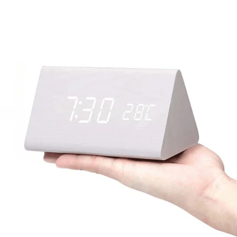 SmartTræ LED Ur – Stemmestyring og Elegant Design til Hjemmet