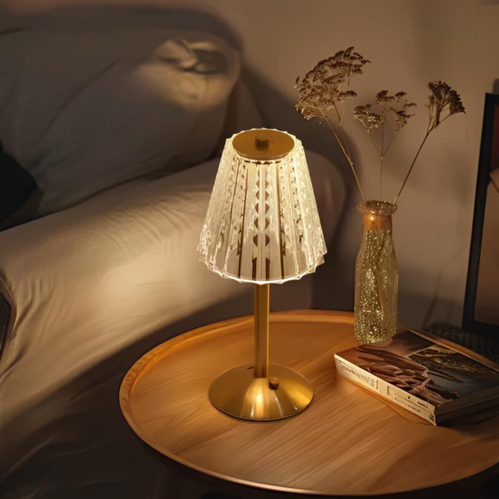 Guldfarvet krystal bordlampe